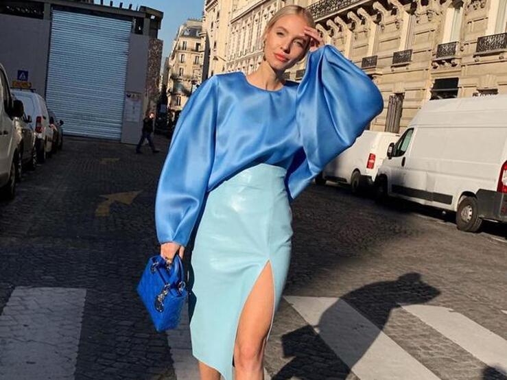 Fotos: 9 faldas midi en efecto piel que no son plisadas y quedan perfectas con botas