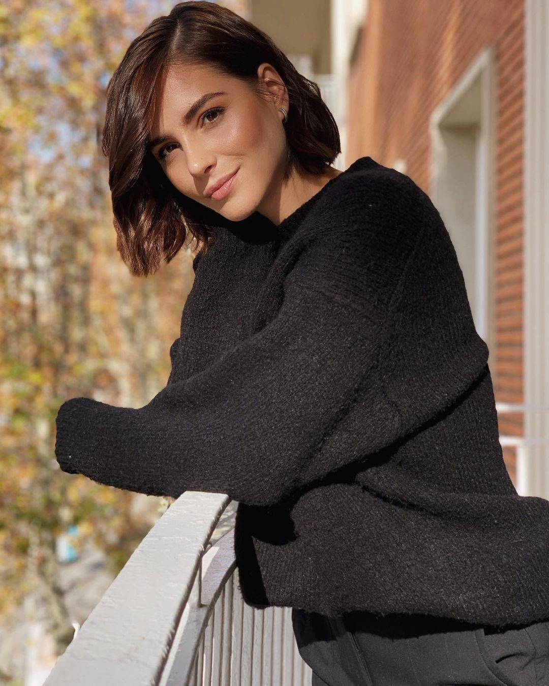 Andrea Duro también se sumó a la larga lista de famosas que han optado por el  bob para cambiar de look este 2020  que despediremos en pocos días.