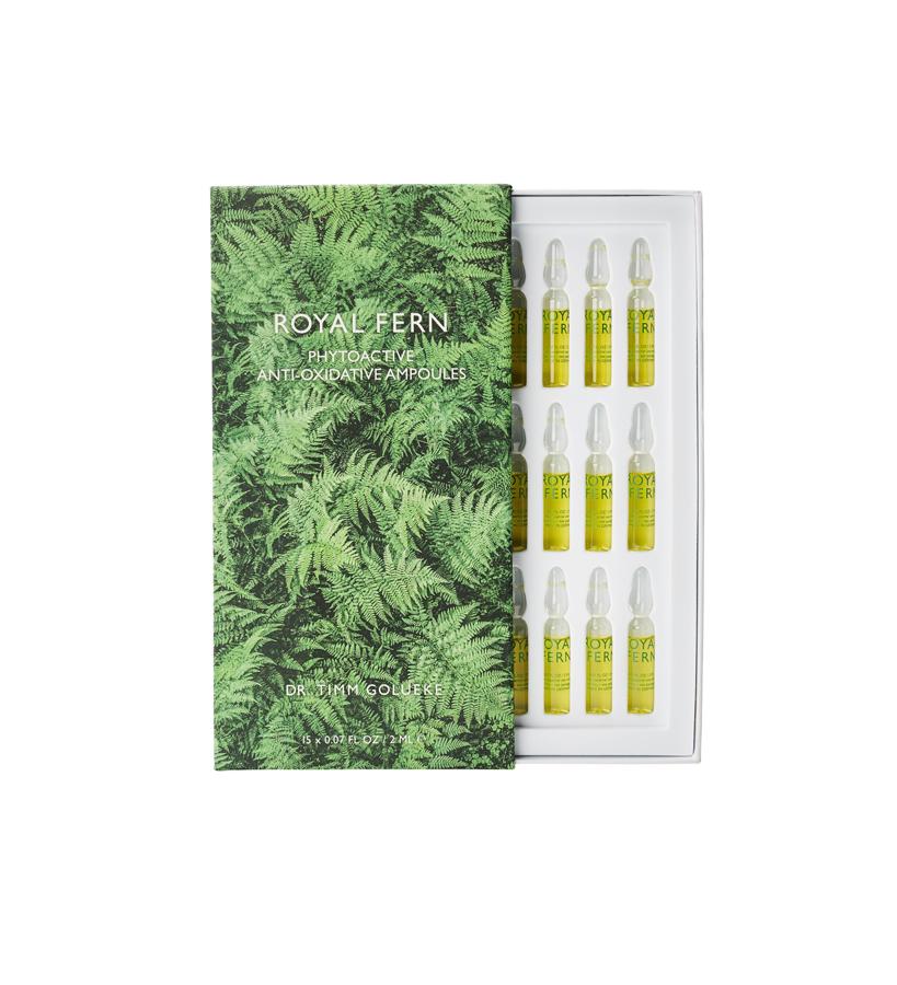 Estas ampollas altamente concentradas neutralizan los radicales libres y otros factores negativos antes de que puedan dañar la piel y acelerar el proceso de envejecimiento. El cutis está protegido, tiene un aspecto firme, uniforme y relajado, incluso después de un día estresante. Además, contienen té verde, rico en flavonoides, que tiene un efecto antibacteriano y antioxidativo. Phytoactive Anti-Oxidative Ampoules de Royal Fern ( 160 €/15 u).