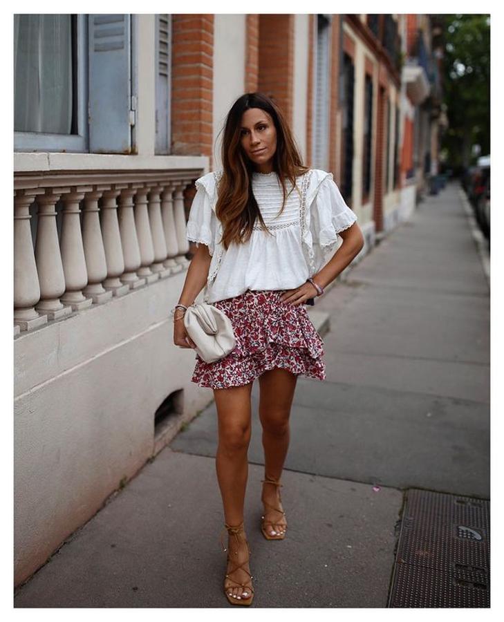 Volantes y más volantes para un look que huele a verano. Los complementos rematan el conjunto. @boho_addict