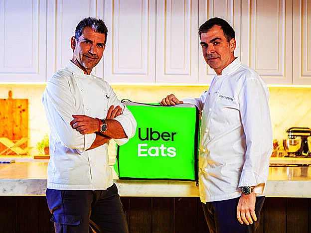 Paco Roncero y Ramón Freixa llevan a domicilio con Uber Eats en Madrid.