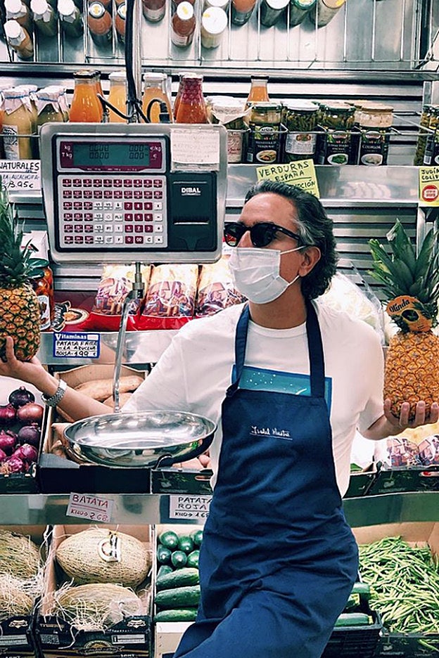 Josie suele parapetarse tras gafas de sol o cristales ahumados, seguramente por algo más que por coquetería.