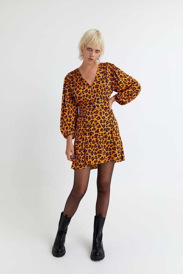 Vestido mini de 'animal print'. Rebajado de 39,99 a 19,99 euros.