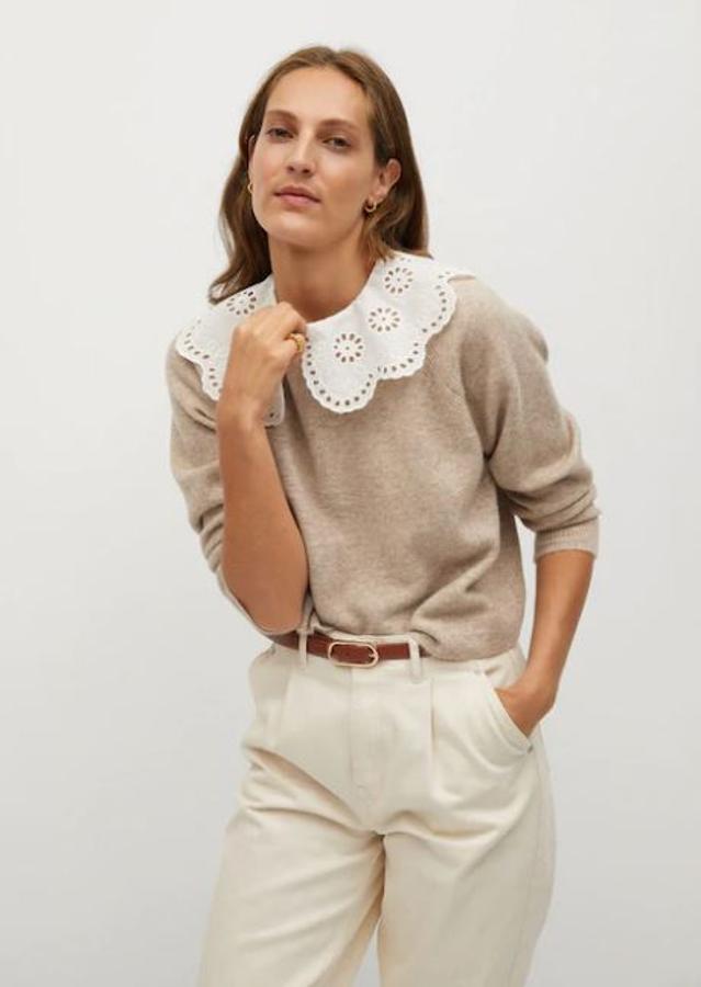 Jersey beige con cuello babydoll bordado. Rebajado de 39,99 a 29,99 euros.