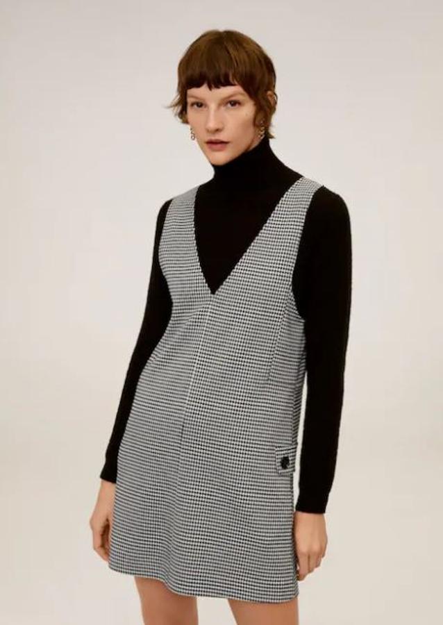 Pichi corto de estampado de pata de gallo. Rebajado de 25,99 a 15,99 euros.