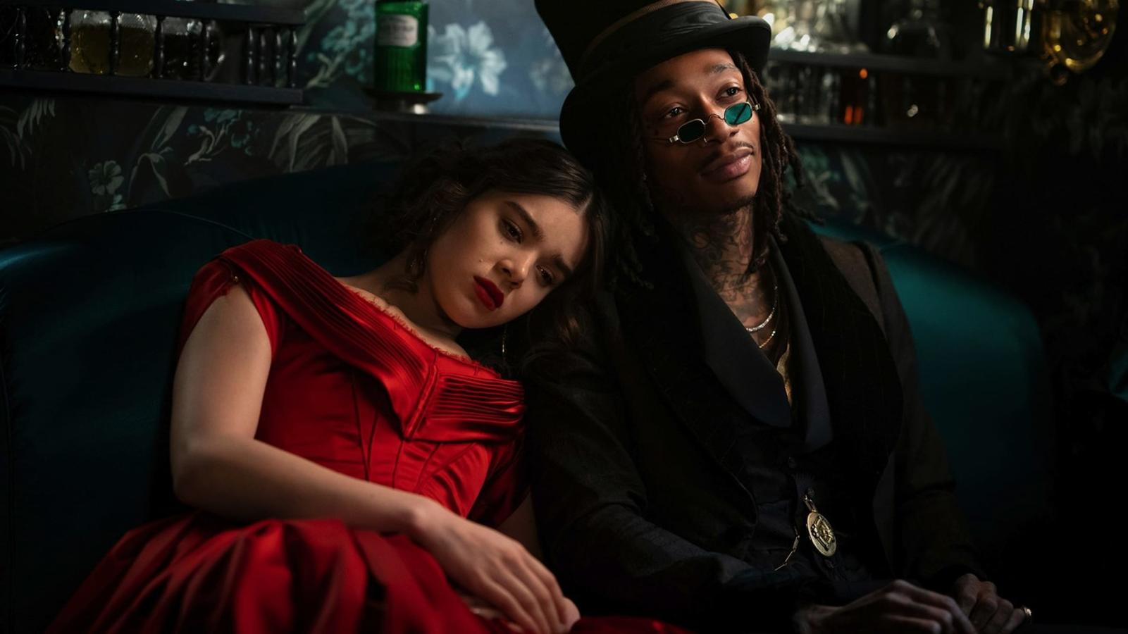 Una revisión muy pop de la juventud de la poeta estadounidense Emily Dickinson, aquí interpretada por Hailee Steinfeld. Hay: drama adolescente, comedia negra, banda sonora extemporánea y un maravilloso fondo de armario. No hay: excesiva intención de reflejar con veracidad histórica la biografía de la escritora.