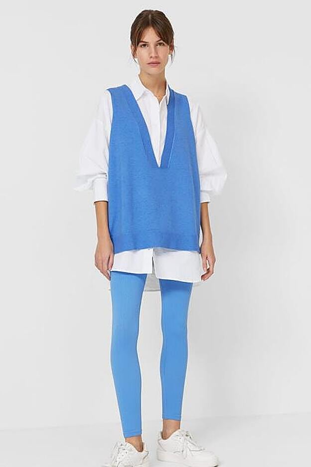 Este chaleco recién llegado a las tiendas está disponible en varios colores, y algunos de ellos ya están arrasando.