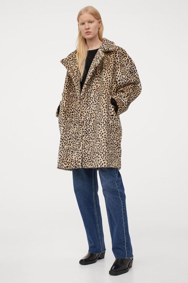 Chaquetón de pelo con estampado de leopardo, de H&M (49,99 €).