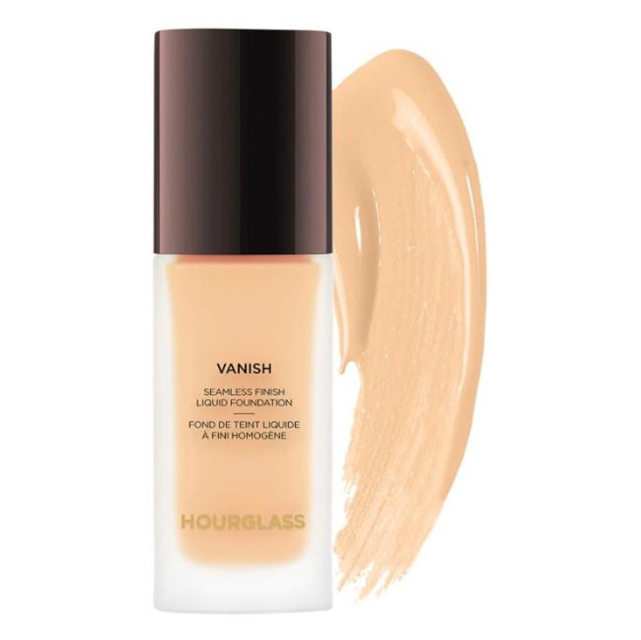 Vanish Seamless Finish Liquid Foundation de Hourglass es líquida y ultraconcentrada, concebida para conseguir una tez prácticamente perfecta al instante. Esta fórmula innovadora y ligera se aplica como una segunda piel y deja la tez perfecta y lisa con un acabado natural. Rebajada de 35,99 a 19 euros.