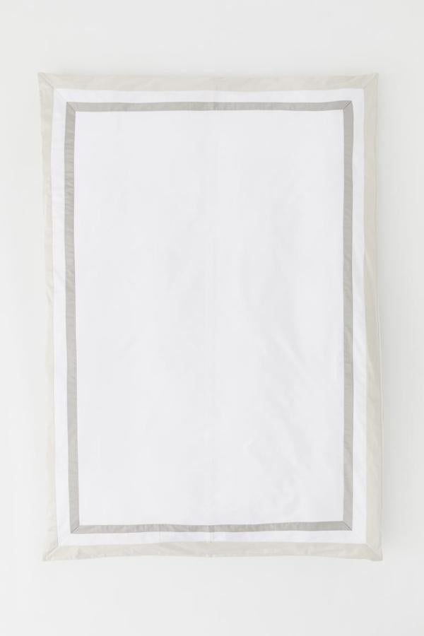 Esta funda nórdica de satén, elegante y minimalista, está rebajada de 79.99 a 31.99 euros en H&M Home.
