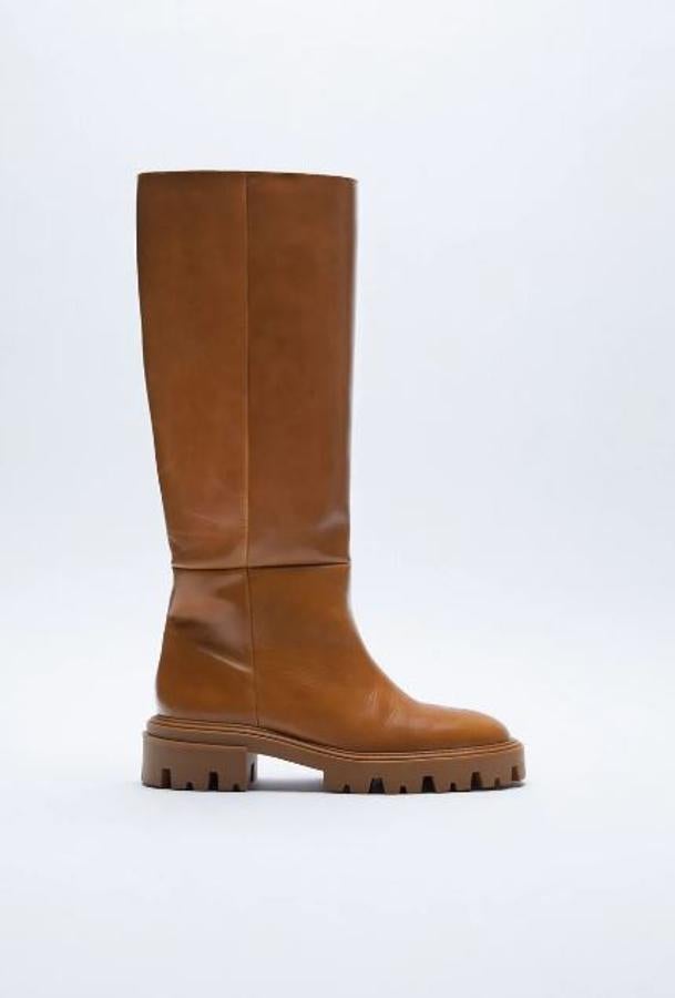 Botas marrones con suela dentada, de Zara. Rebajadas de 99,95 a 69,99 euros.