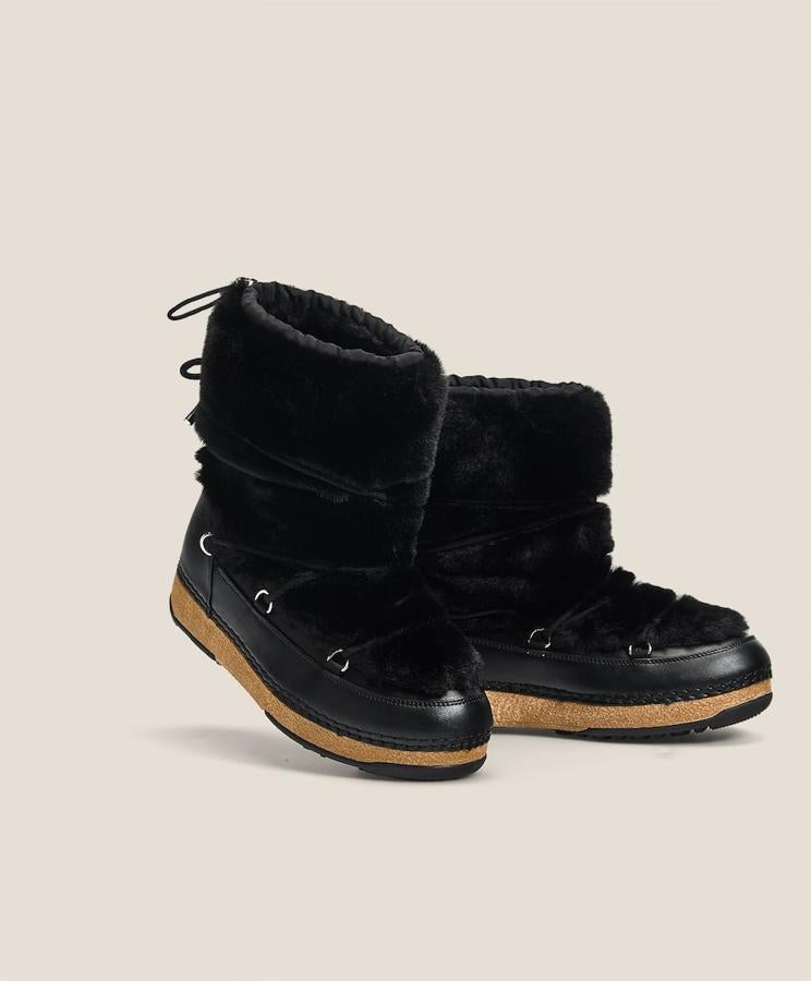 Botines negros de pelo para la nieve con forro de pelo sintético, de Oysho (59,99 euros).