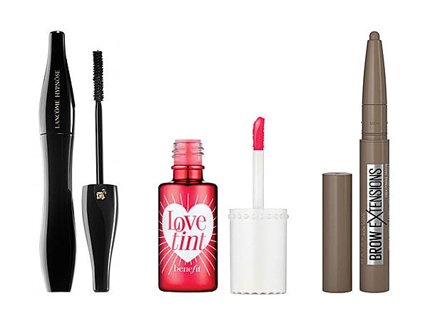 Máscara de pestañas Hypnôse de Lancôme (35 €). Blush líquido para mejillas y labios Love Tint de Benefit (19,99 €). Brow Extensions de Maybelline NY (8,99 €).