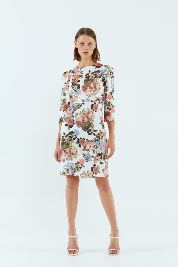 Vestido midi con falda de tubo y estampado de flores. Rebajado de 25,99 a 19,99 euros.