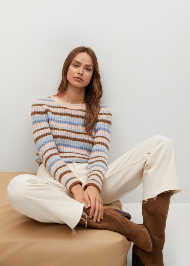 Jersey de punto con rayas multicolor de la nueva colección de Mango (29,99 euros)