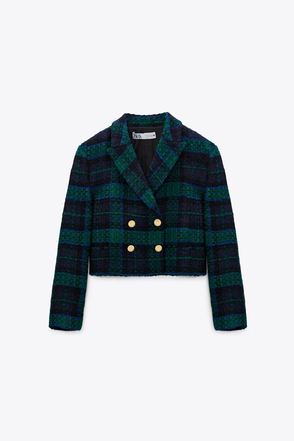 Chaqueta corta con estampado de cuadros en verde y azul marino e la nueva colección de Zara (59,99 euros)