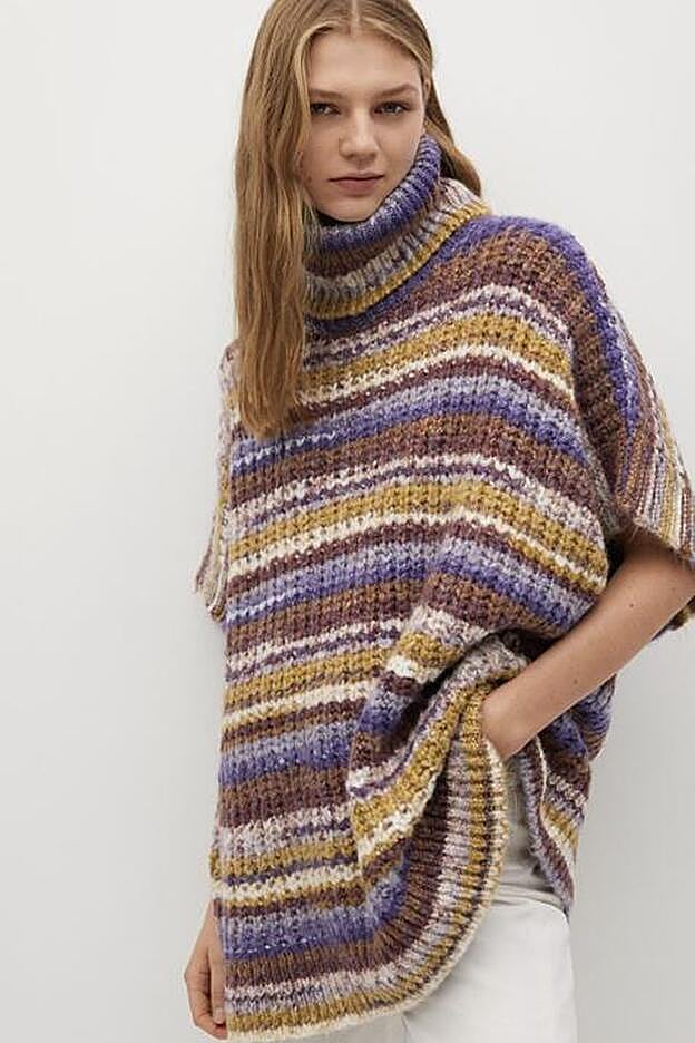 En punto grueso, este jersey de rayas resulta de lo más favorecedor y combinable.