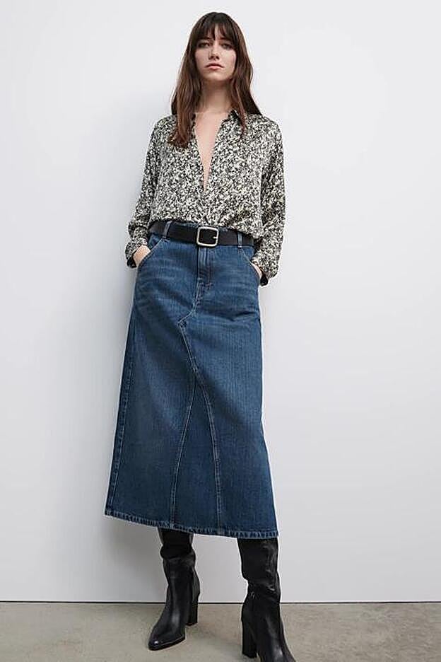 En tu fondo de armario no puede faltar una falda midi denim como esta.