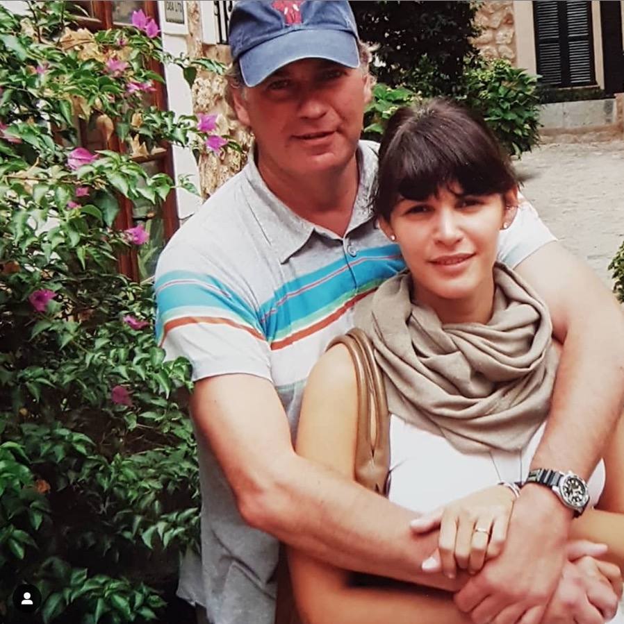 Fabiola y Bertín se conocieron en 2001 en un casting para modelos. Los primeros años mantuvieron su relación de forma discreta. En 2006 dieron el paso de casarse.