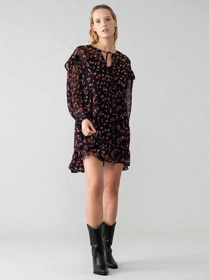 Este mini vestido de gasa con estampado floral de Lefties está rebajado a 3.99 euros.
