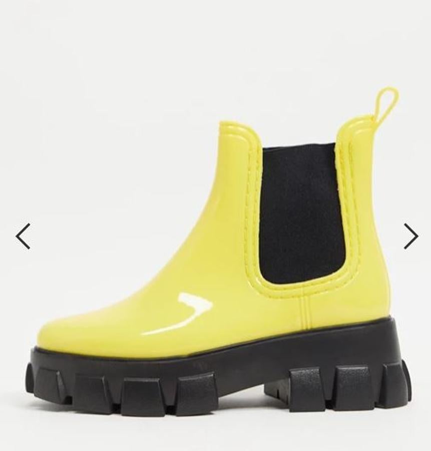 Botines de agua amarillos con suela track , de Asos (32,99 euros).