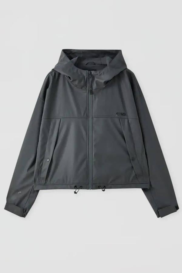 Corto y de color flúor, para las más atrevidas. Rebajado de 25,99 a 9,99 euros.