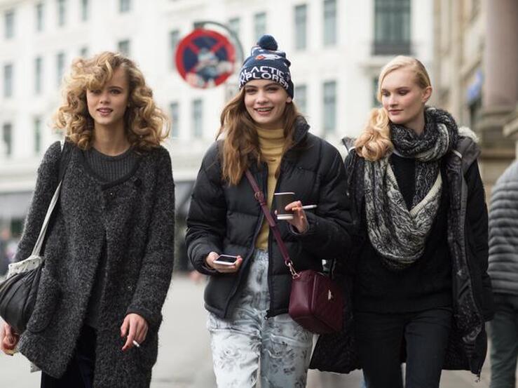 Fotos: 10 chubasqueros impermeables, de Zara a Dechatlon, para hacer frente a la lluvia sin dejarte el sueldo
