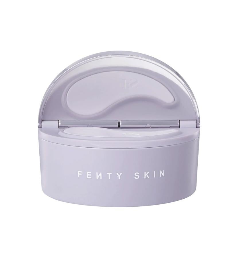 Esta crema ultrahidratante, pero de textura ligera, está formulada con ácido hialurónico, aceite de melón del kalahari y baobab, capaces de hidratar en profundidad para sellar la hidratación y hacer que la piel esté más tersa. Atenúa arrugas, líneas de expresión y manchas oscuras, cierra los poros y mejora la elasticidad.  Instant Reset de Fenty Skin  (36,99 €).