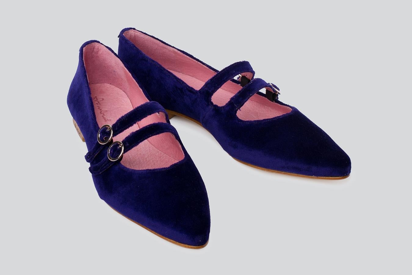 Bailarinas Frambua de doble tira en terciopelo azul eléctrico: 69 euros (antes 110 euros). Del 35 al 42.