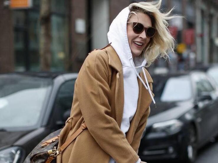 Fotos: Abrigos masculinos y sudaderas con capucha: la pareja mejor avenida (y favorecedora) de la temporada