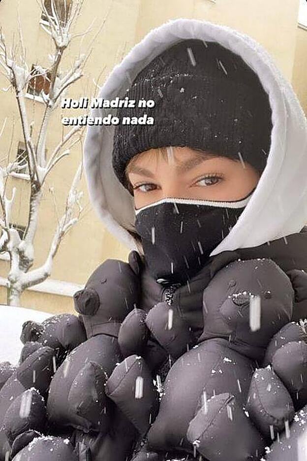 Ursula Corberó con el abrigo.