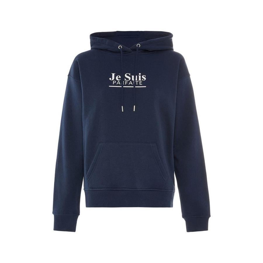 En azul marino con capucha y estampación de texto a contraste en blanco, esta sudadera de Primark con bolsillo tipo canguro en el frontal y puños y bajo elástico tiene un precio de 8 euros.