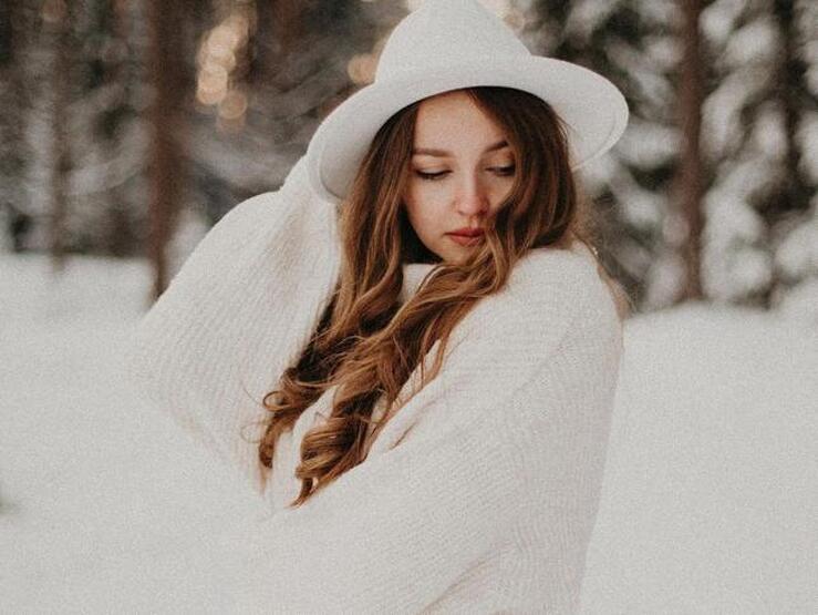 Fotos: Pon un jersey blanco en tu vida y dale a tus estilismos la luz y el estilo que necesitan