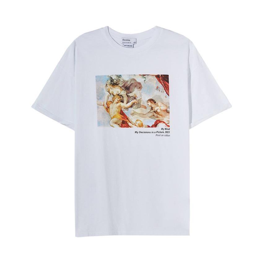 Camiseta estampada de la colección Art Series, de Bershka (12,99 €).