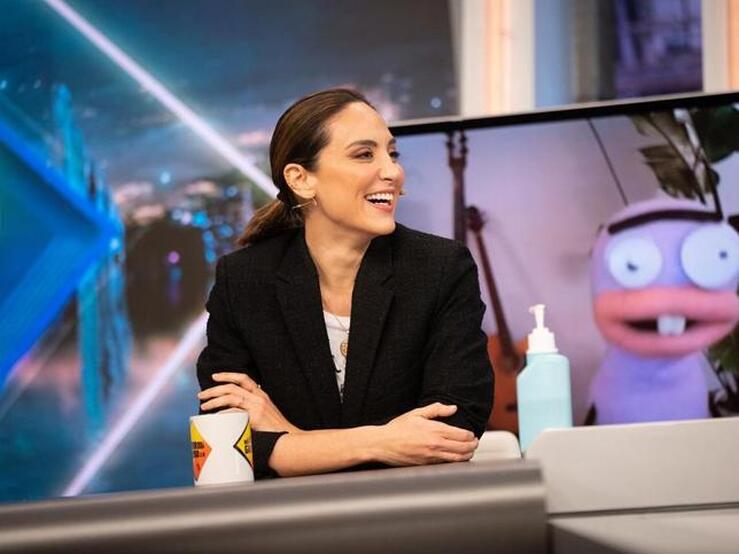 Fotos: Tamara Falcó ha encontrado la chaqueta que mejor queda con vaqueros (y nosotras clones baratísimos en las rebajas de Zara y Mango)