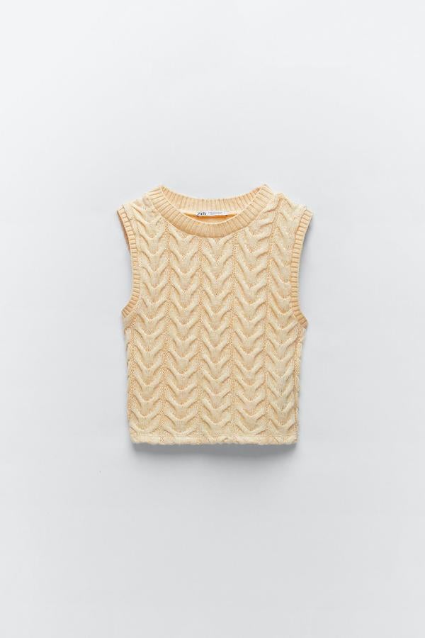 Top sin mangas de punto en espiga en color vainilla de Mango (19,99 euros)