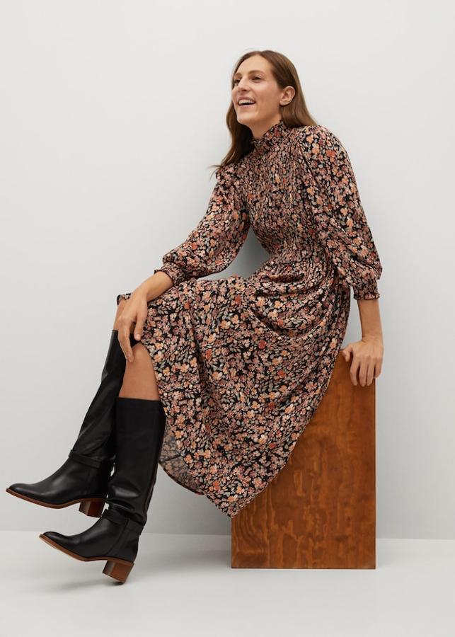 Vestido de manga larga con estampado con flores de Mango (39,99 euros)