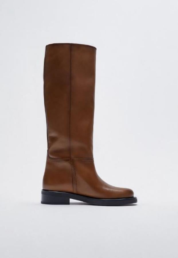 Botas de piel marrones, de Zara (119 euros).