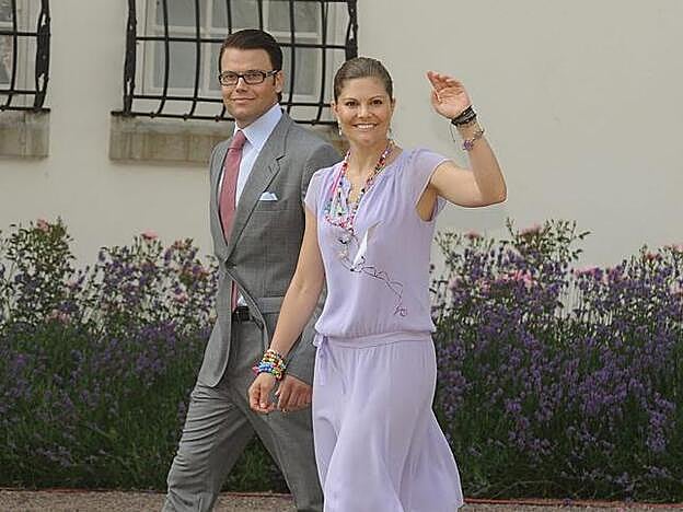 Diez años después de que Victoria de Suecia se casa con Daniel Westling la popularidad de la familia real ha aumentado