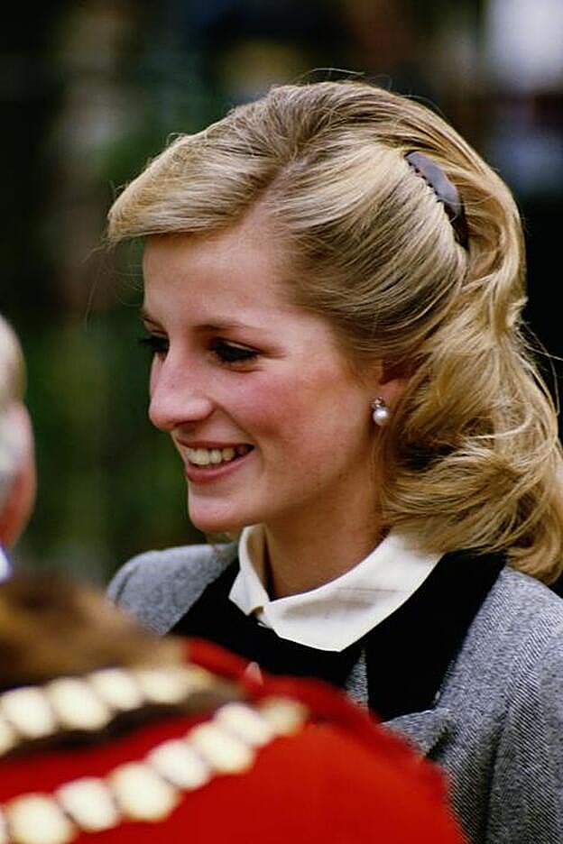 Diana de Gales en 1985 con una melena midi más larga de lo habitual.