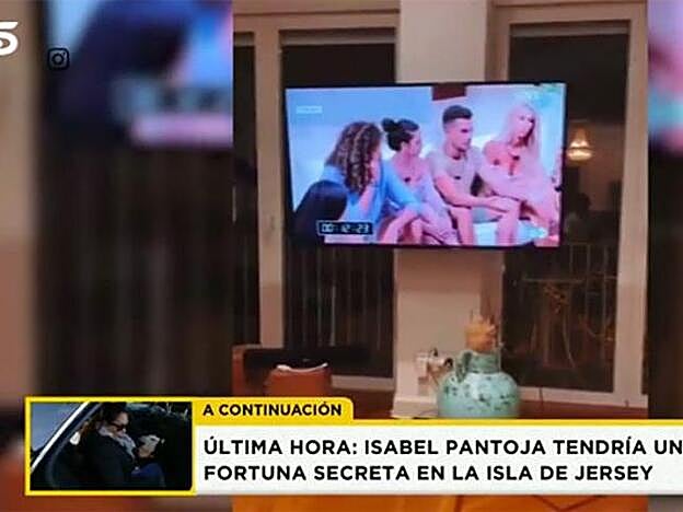 Victoria con Jorge Bárcenas y otros tres amigos para ver el último debate de ‘La isla de las tentaciones’