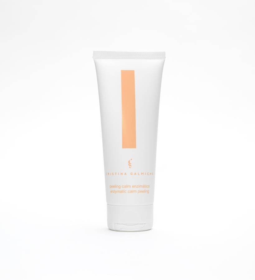 Alivia la sequedad, aumenta la oxigenación, despigmenta atenuando las manchas, elimina las células muertas, equilibra el acné, estimula el crecimiento de nuevas células, limpia los poros, evita la formación de espinillas, reduce la exposición a toxinas y gracias a su acción regenerante también combate contra los signos de la edad. Peeling Calm Enzimático de Cristina Galmiche (48 €).
