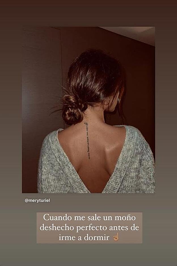 En esta imagen, Mery Turiel nos muestra un moño bajo despeinado perfecto, logrado justo antes de irse a dormir.