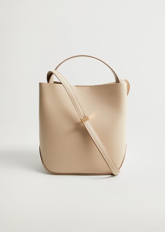 Bolso en color neige con asa corta y larga de la nueva colección de Zara (25,99 euros)