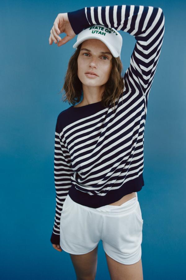 Jersey azul marino con rayas blancas de la nueva coleccion de Zara (19,99 euros)