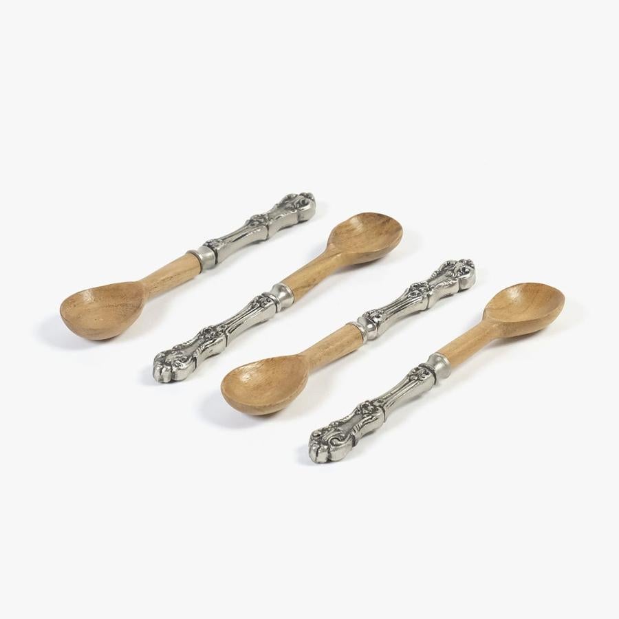 Este set de cucharas de madera con detalle 'retro' en el mango está rebajado a 12.99 euros en A Loja do Gato Preto.