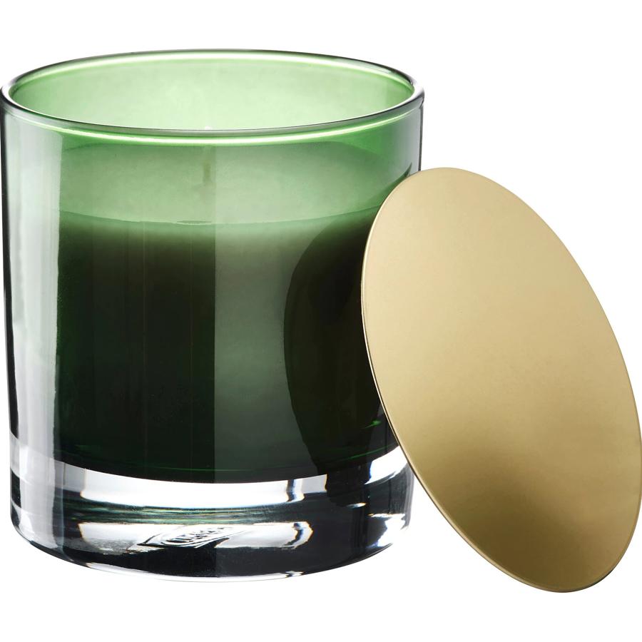 Con aroma de pino y musgo, esta vela en vaso de color verde con tapa tiene un precio de 5 euros.
