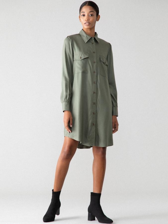 Vestido camisero verde, de las rebajas de Lefties (6,49 €).