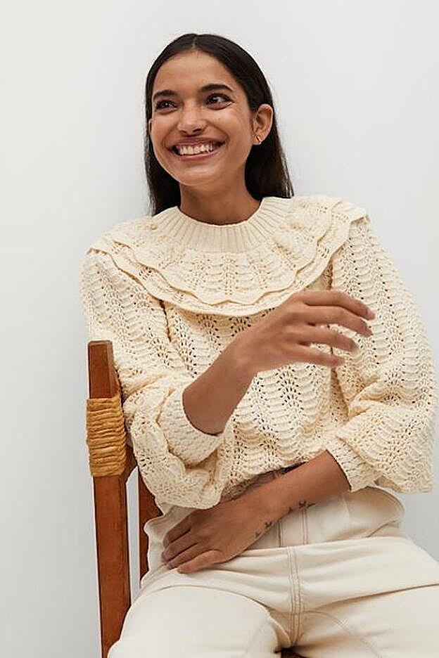 Jersey calado en color arena con cuello extraible de la nueva colección de Mango (39,99 euros)