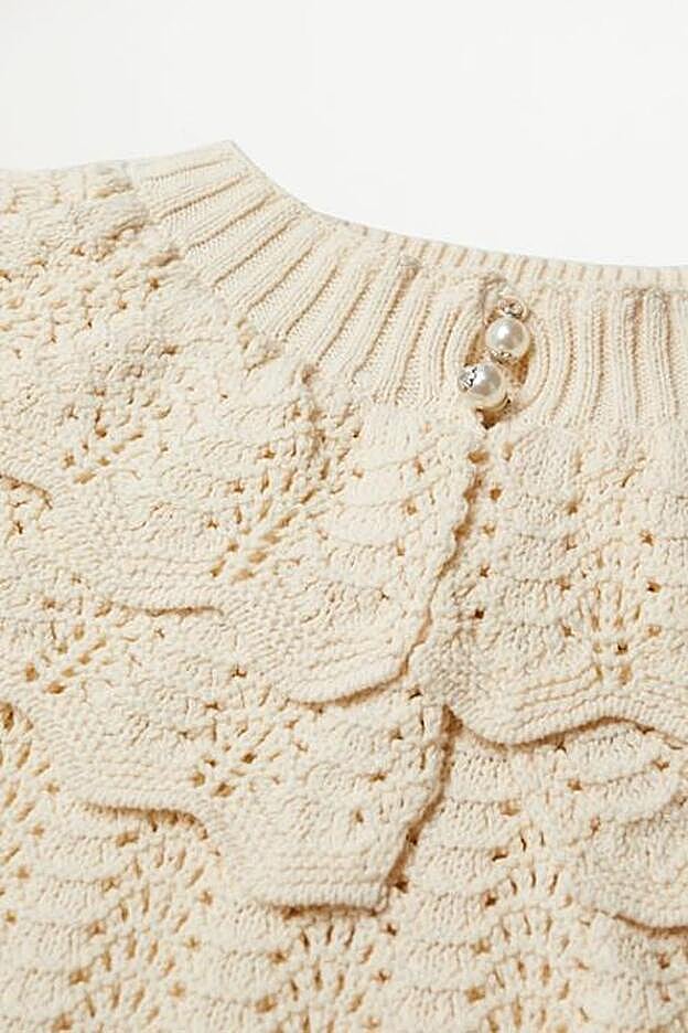 Detalle de la parte de atrás del jersey con botones en forma de perla.